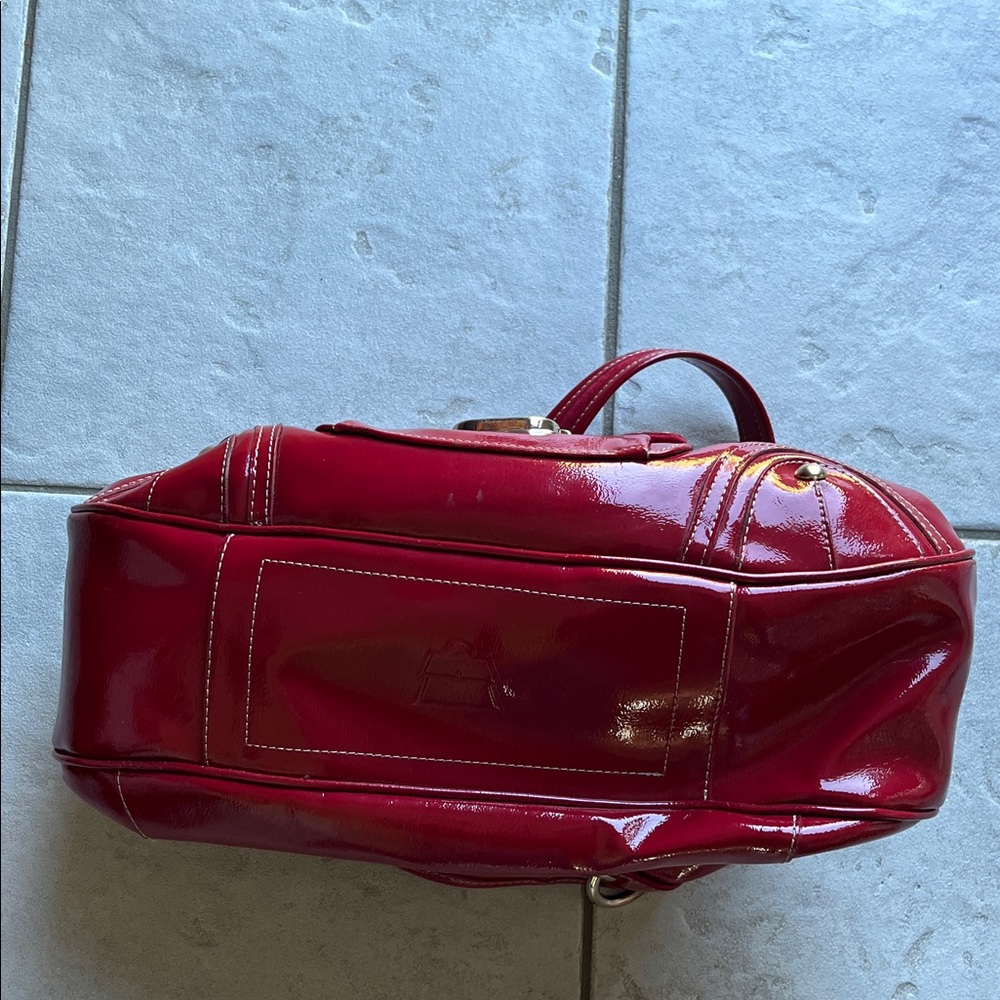 Kathy Van Zeeland Shiny Faux Leather Red Shoulder Bag - Picture 4 of 16
